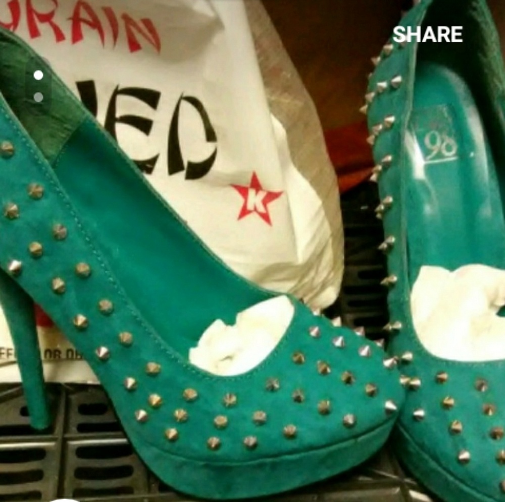 Heels studded nib